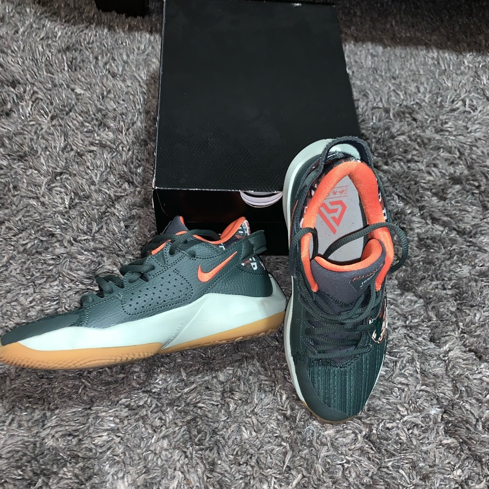 Boys Nike Freak 2 in size 5Y